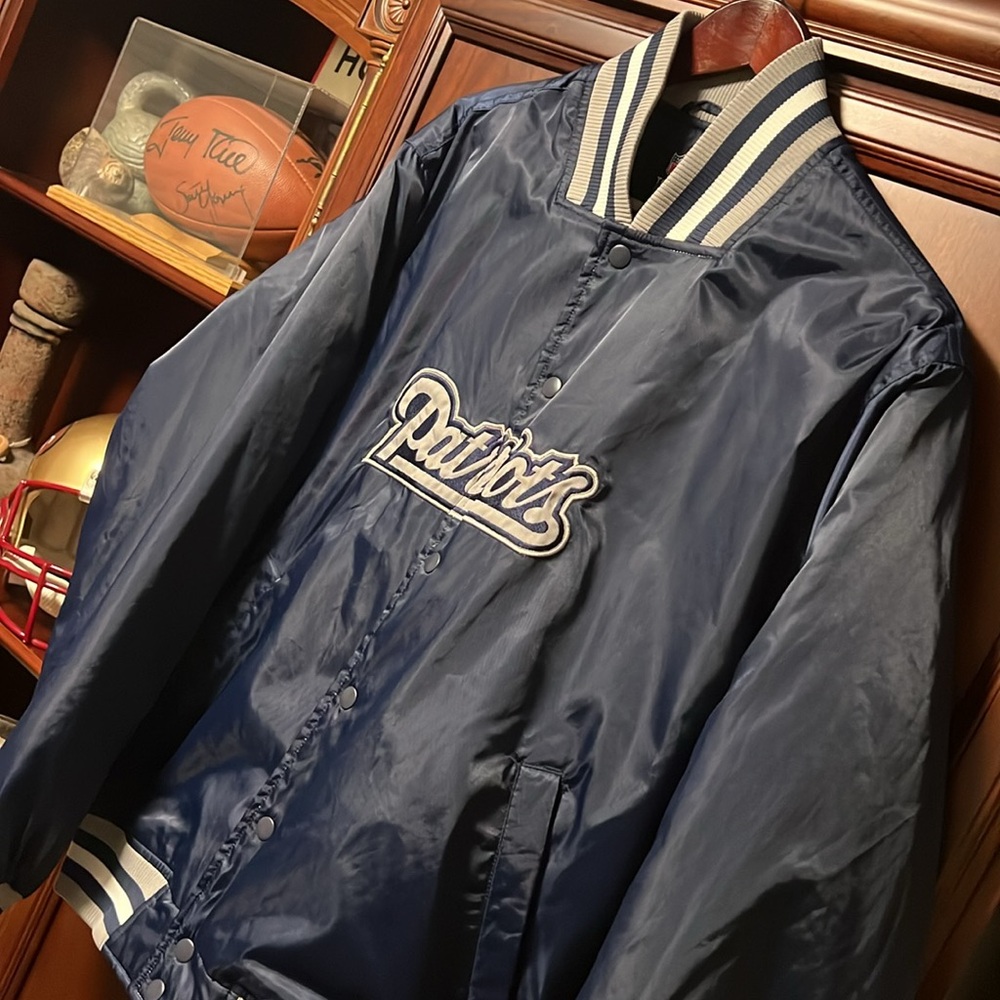 New England Patriots bomber-style jacket.  Men’s Medium. - Picture 7 of 9